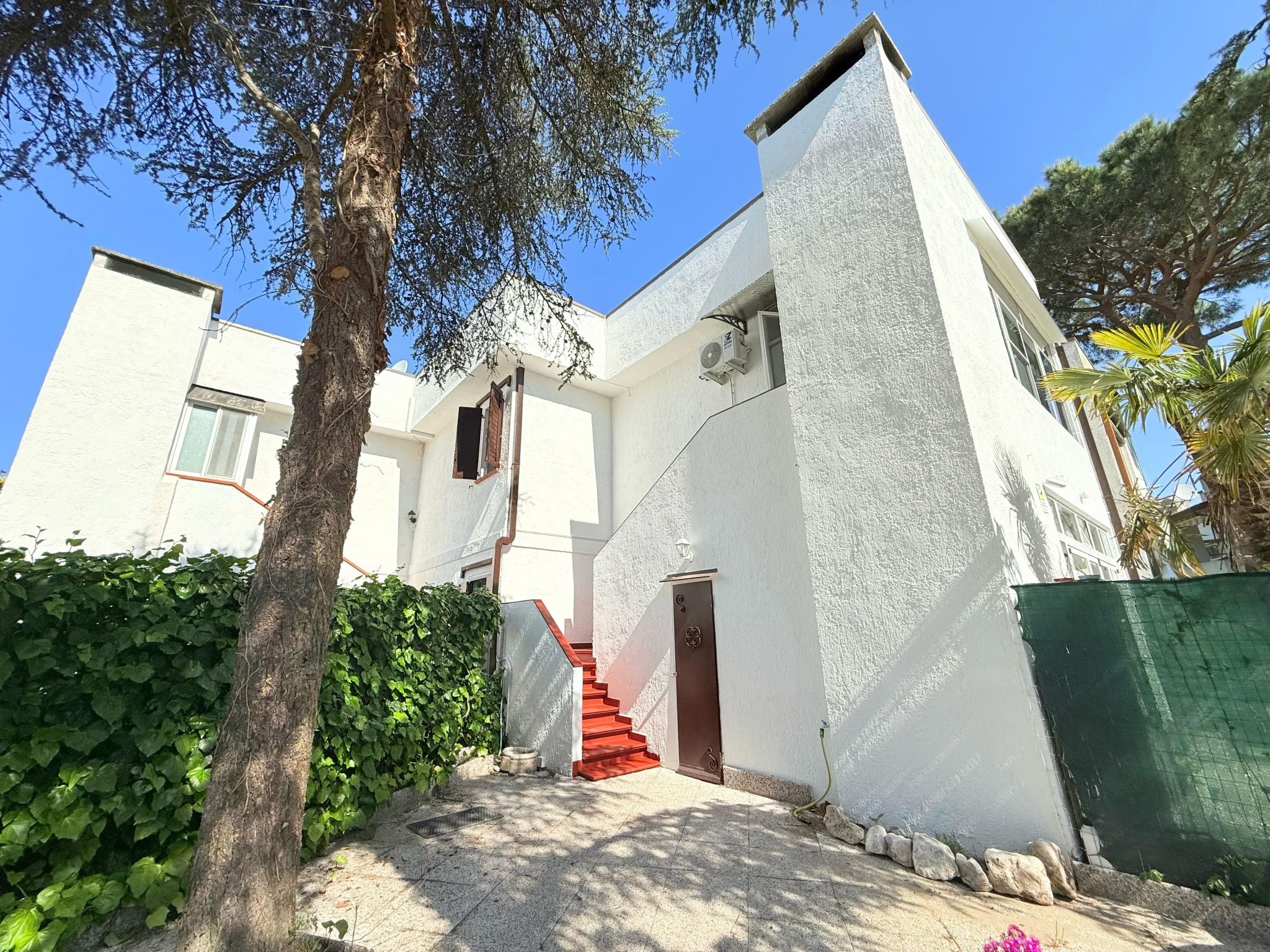 Mit Gemeinschaftspool, renoviert-Inside