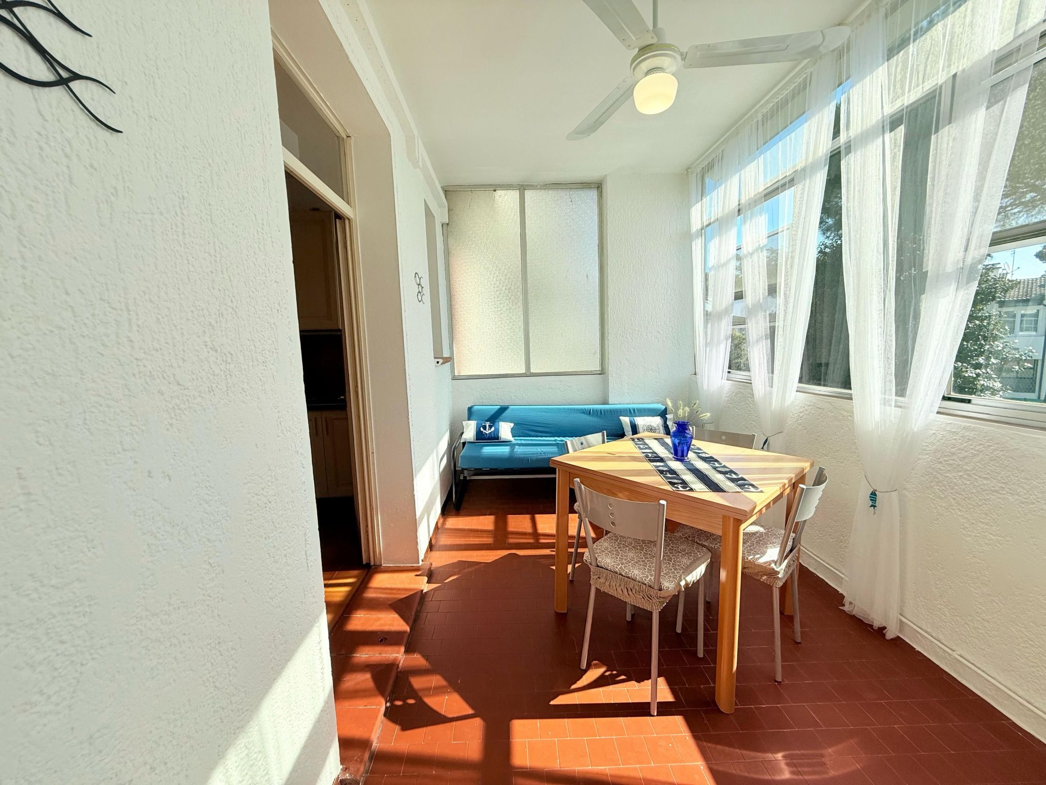 Mit Gemeinschaftspool, renoviert-Inside