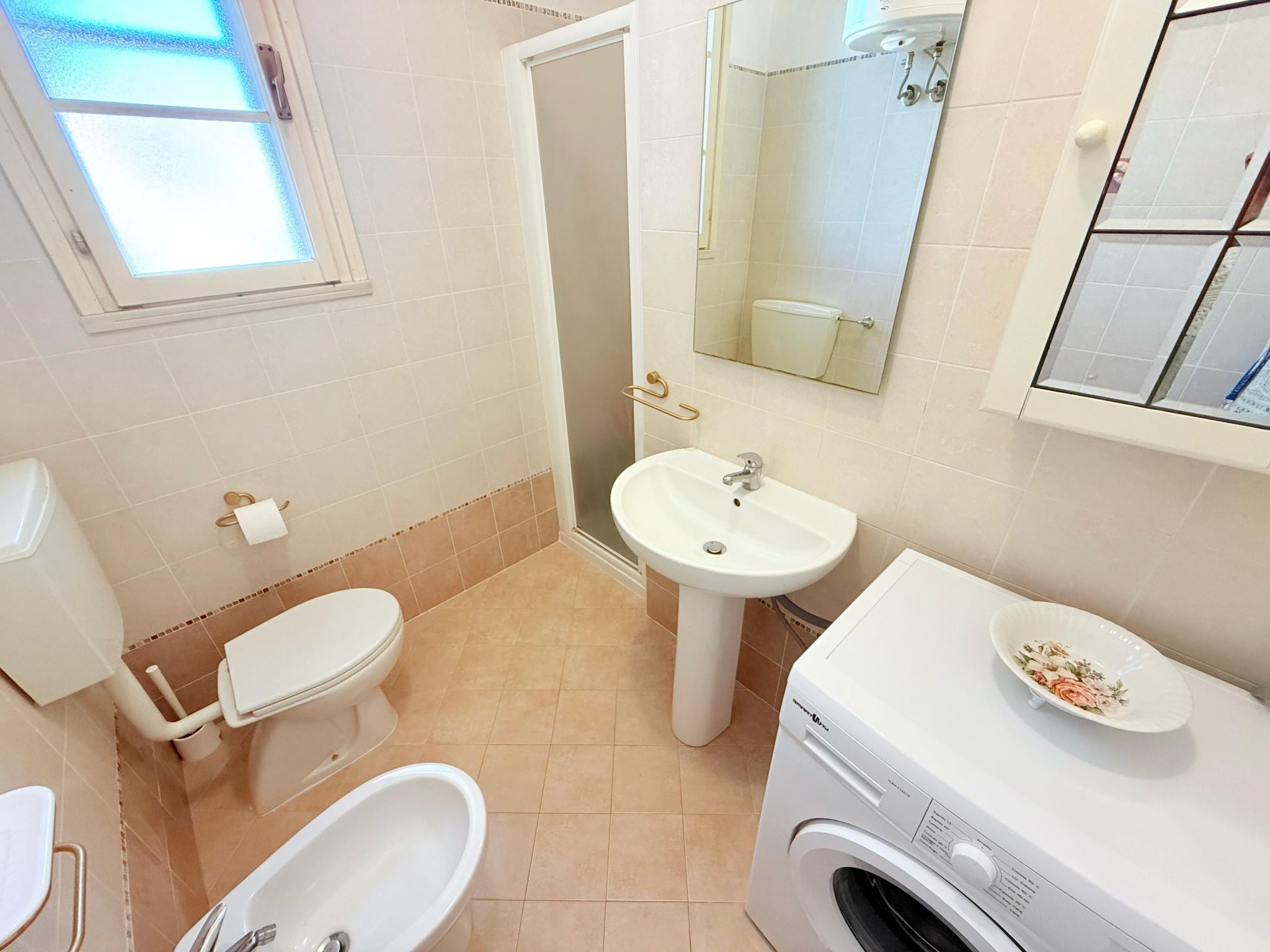 Mit Gemeinschaftspool, renoviert-Inside