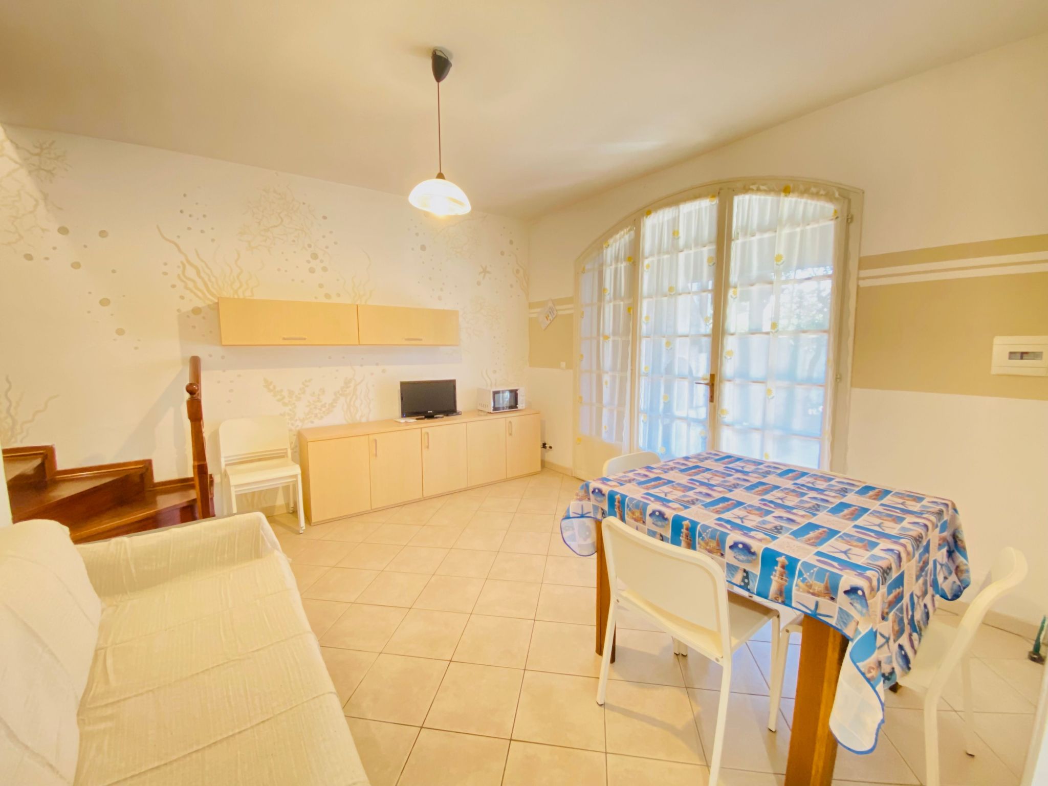 Vier-Zimmer-Villa, 2 Bäder, 2 Gärten, 2 Klima-Binnen