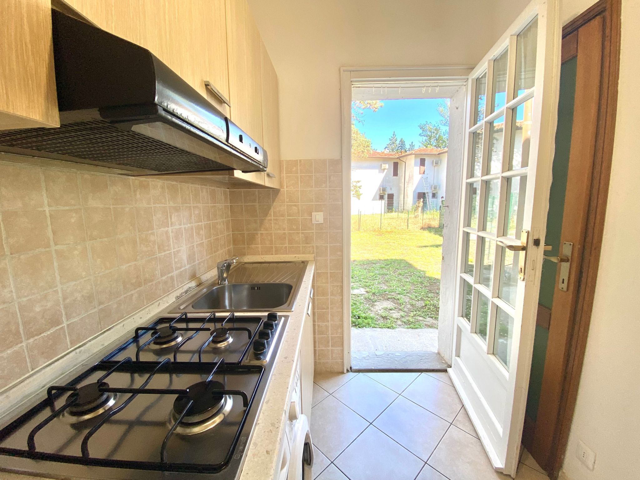 Vier-Zimmer-Villa, 2 Bäder, 2 Gärten, 2 Klima-Binnen