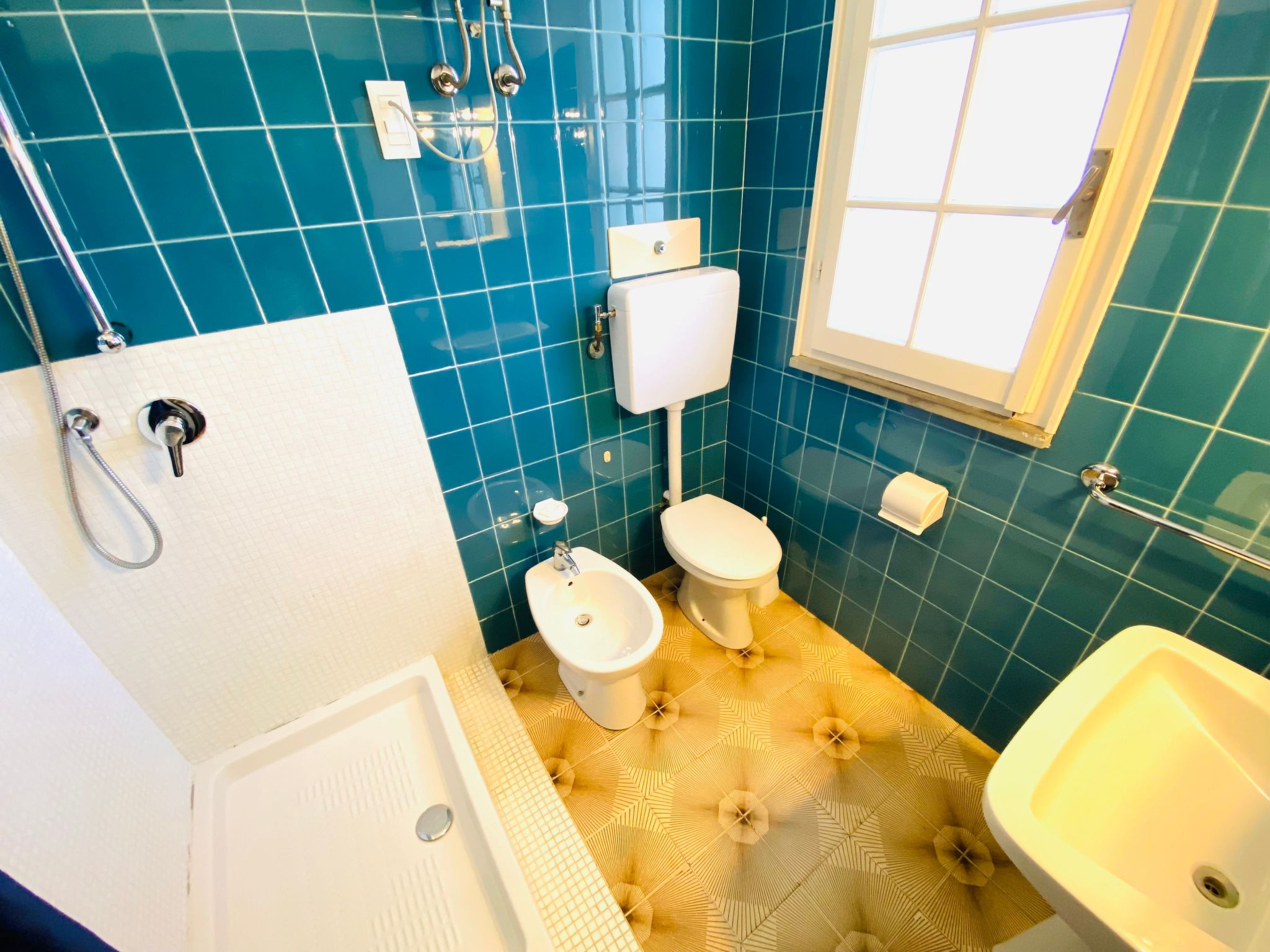 Vier-Zimmer-Villa, 2 Bäder, 2 Gärten, 2 Klima-Binnen