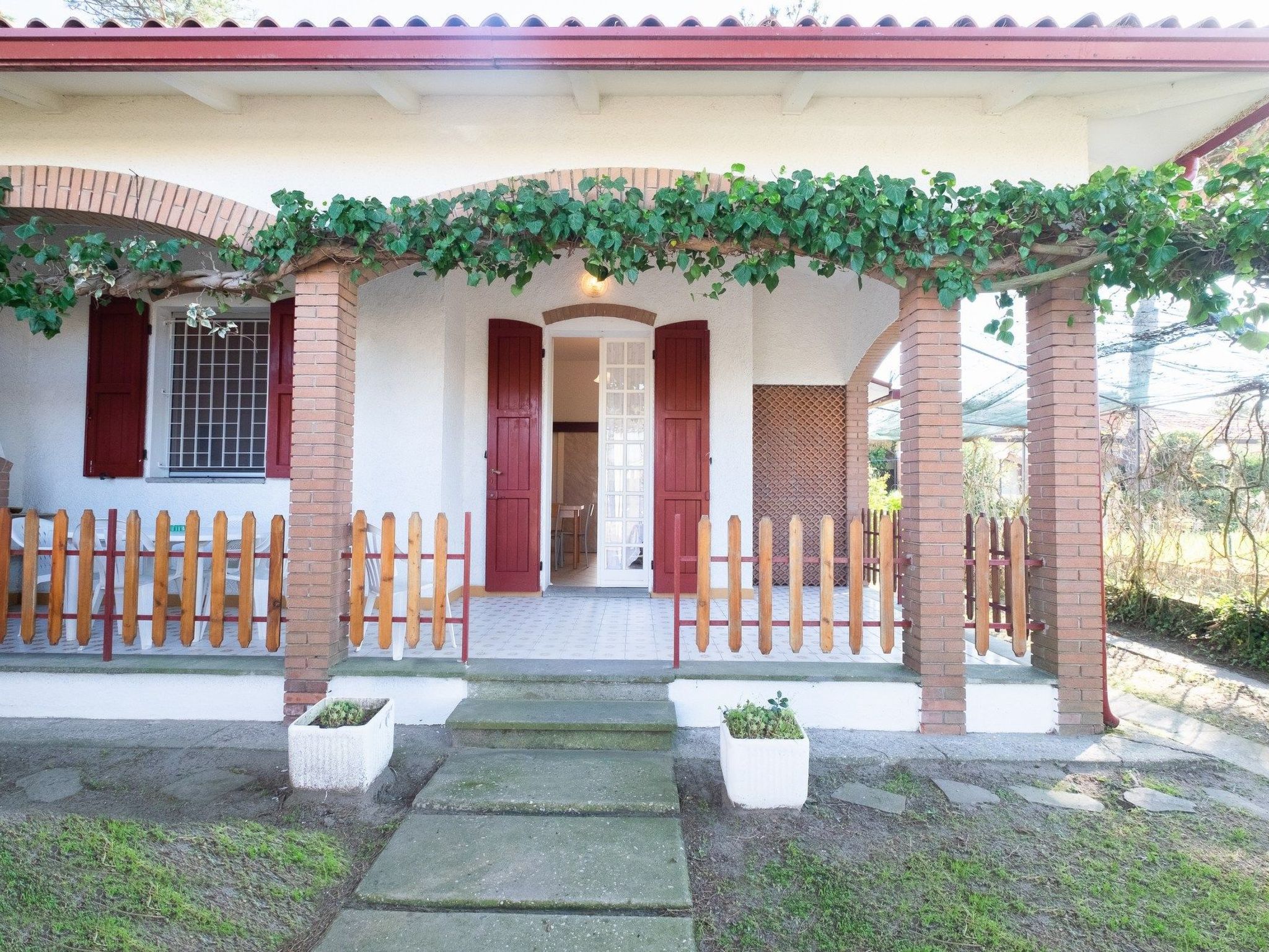 In Lido Delle Nazioni mit Großem Garten-Binnen