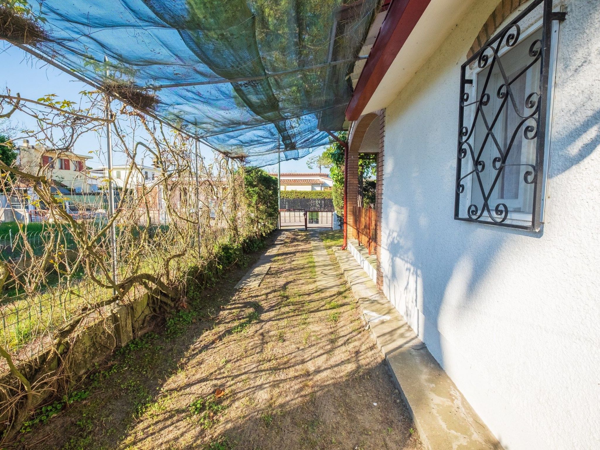 In Lido Delle Nazioni mit Großem Garten-Binnen