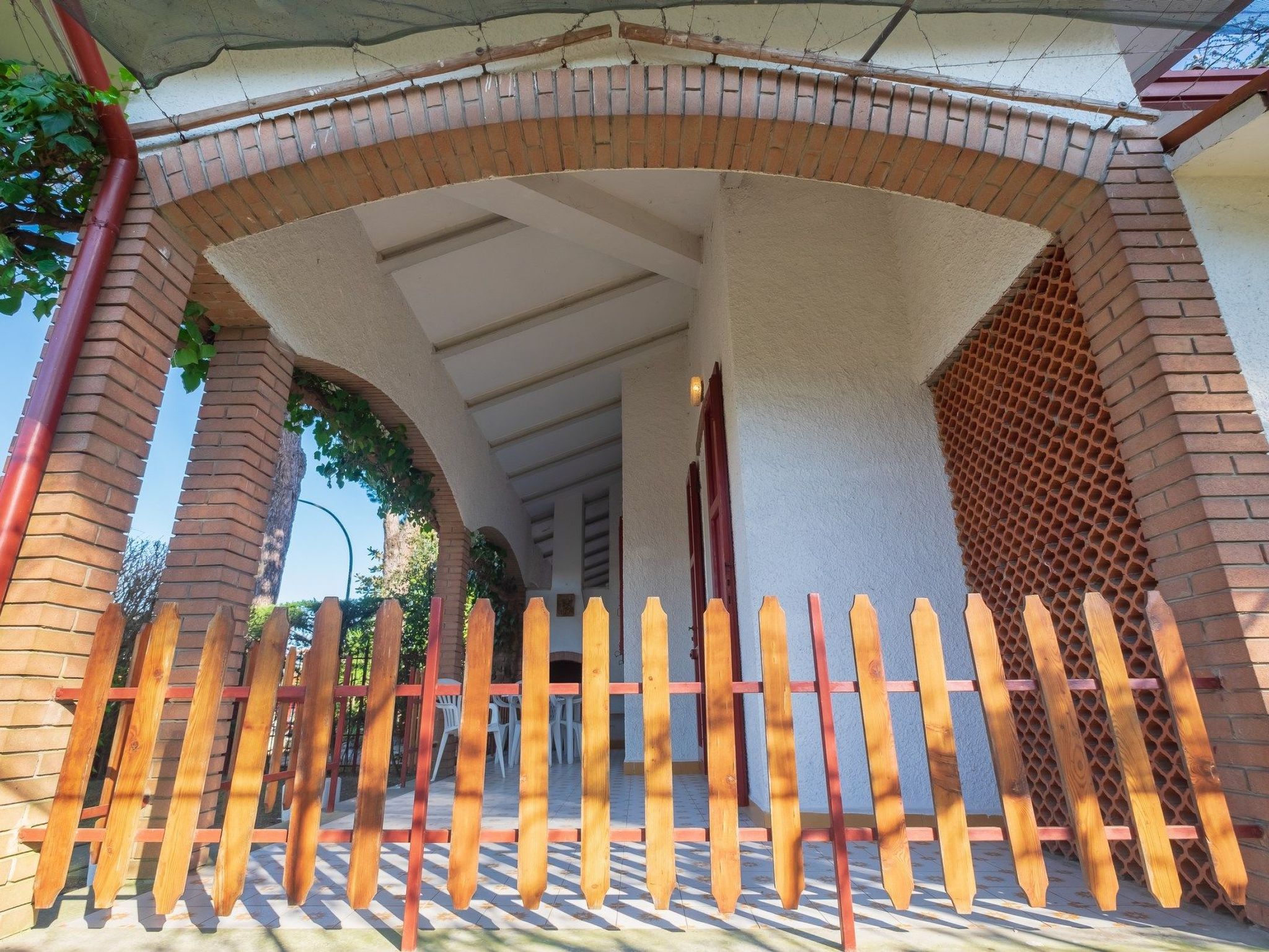 In Lido Delle Nazioni mit Großem Garten-Binnen