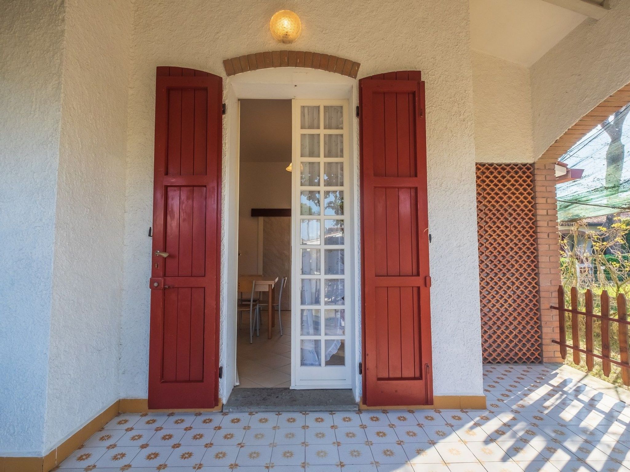 In Lido Delle Nazioni mit Großem Garten-Binnen