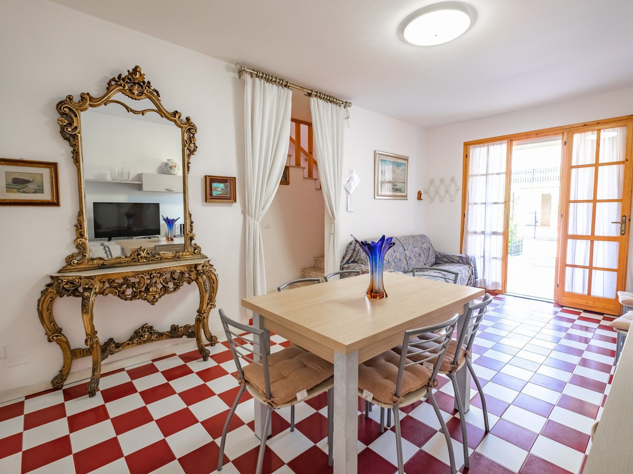 Villa für 8 Gäste mit privatem Parkplatz, 2 Badezimmer-Binnen