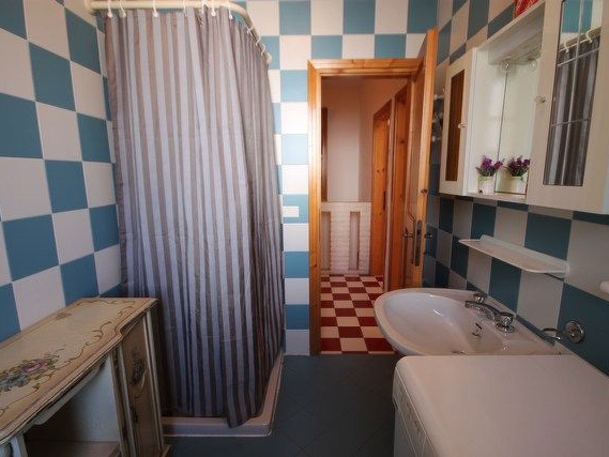 Villa für 8 Gäste mit privatem Parkplatz, 2 Badezimmer-Binnen