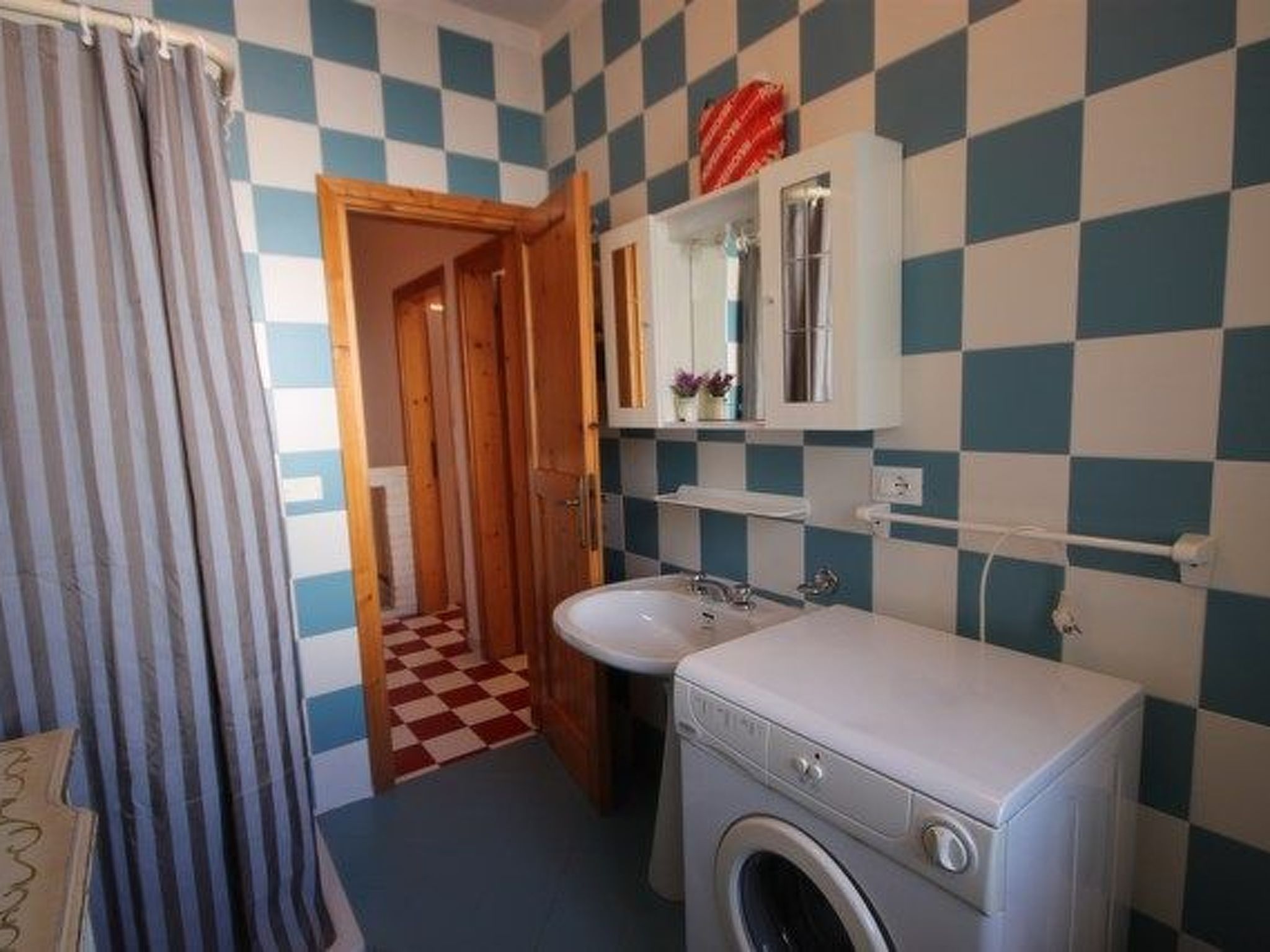 Villa für 8 Gäste mit privatem Parkplatz, 2 Badezimmer-Binnen