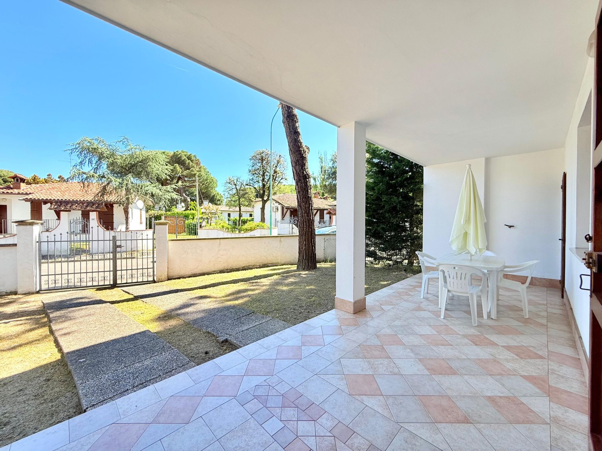 3-Zimmer-Villa, Erdgeschoss, 2 Gärten, Klima-Inside