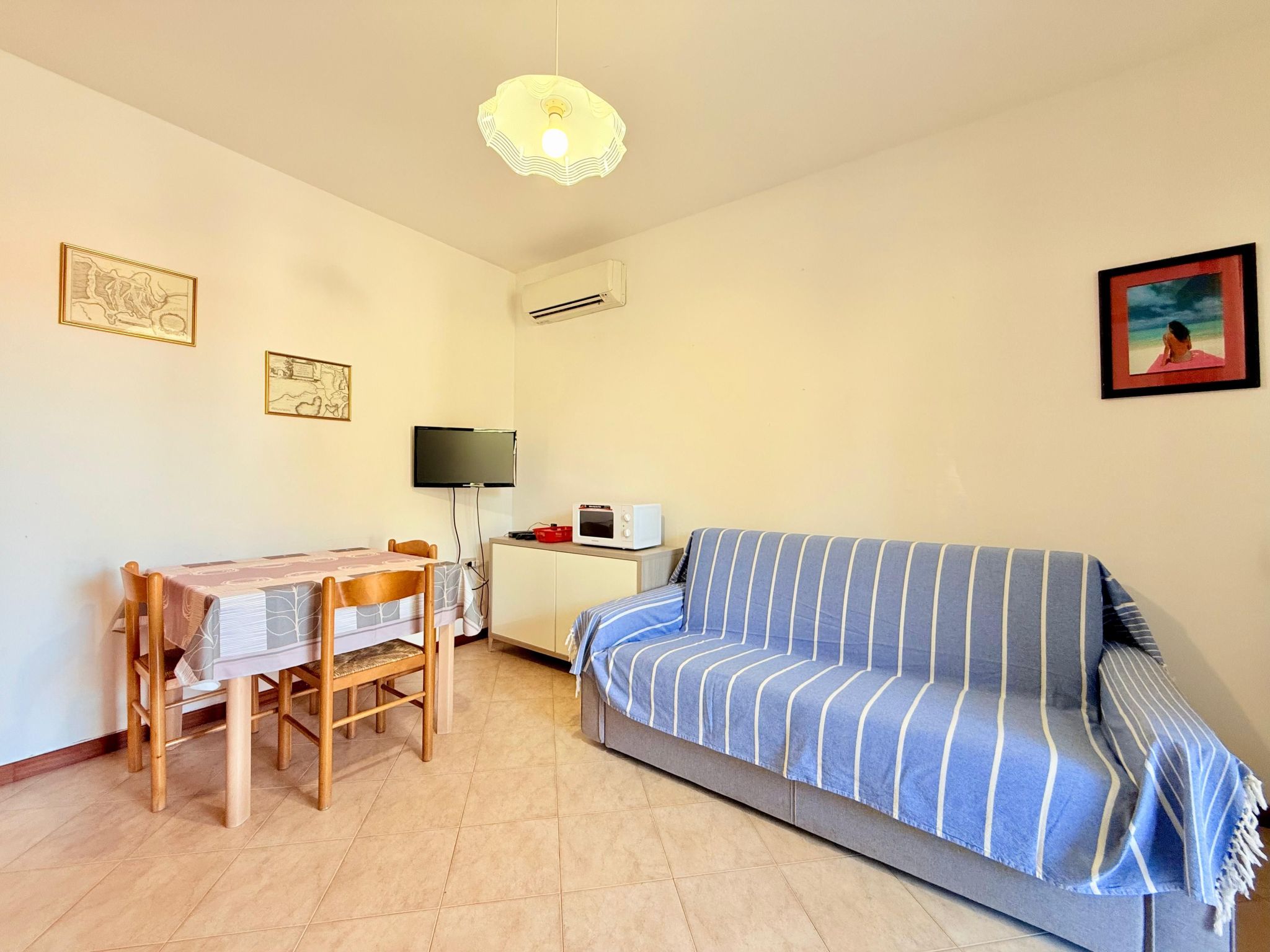 3-Zimmer-Villa, Erdgeschoss, 2 Gärten, Klima-Inside