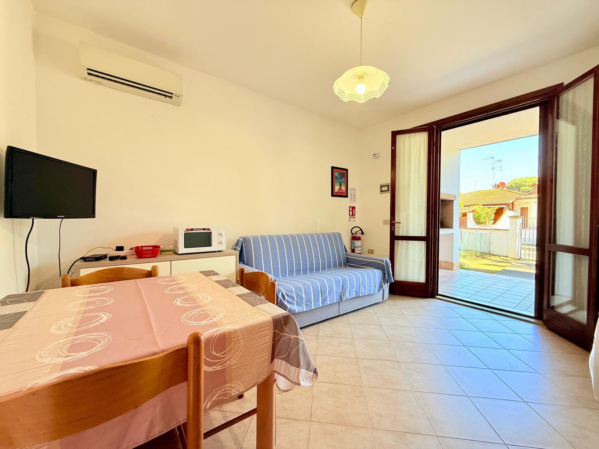 3-Zimmer-Villa, Erdgeschoss, 2 Gärten, Klima-Inside