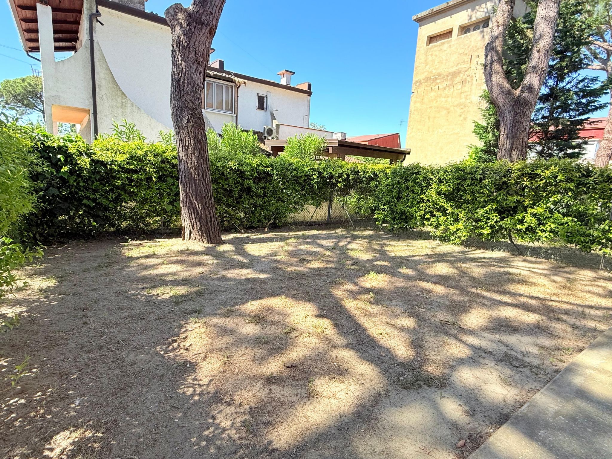 3-Zimmer-Villa, Erdgeschoss, 2 Gärten, Klima-Inside