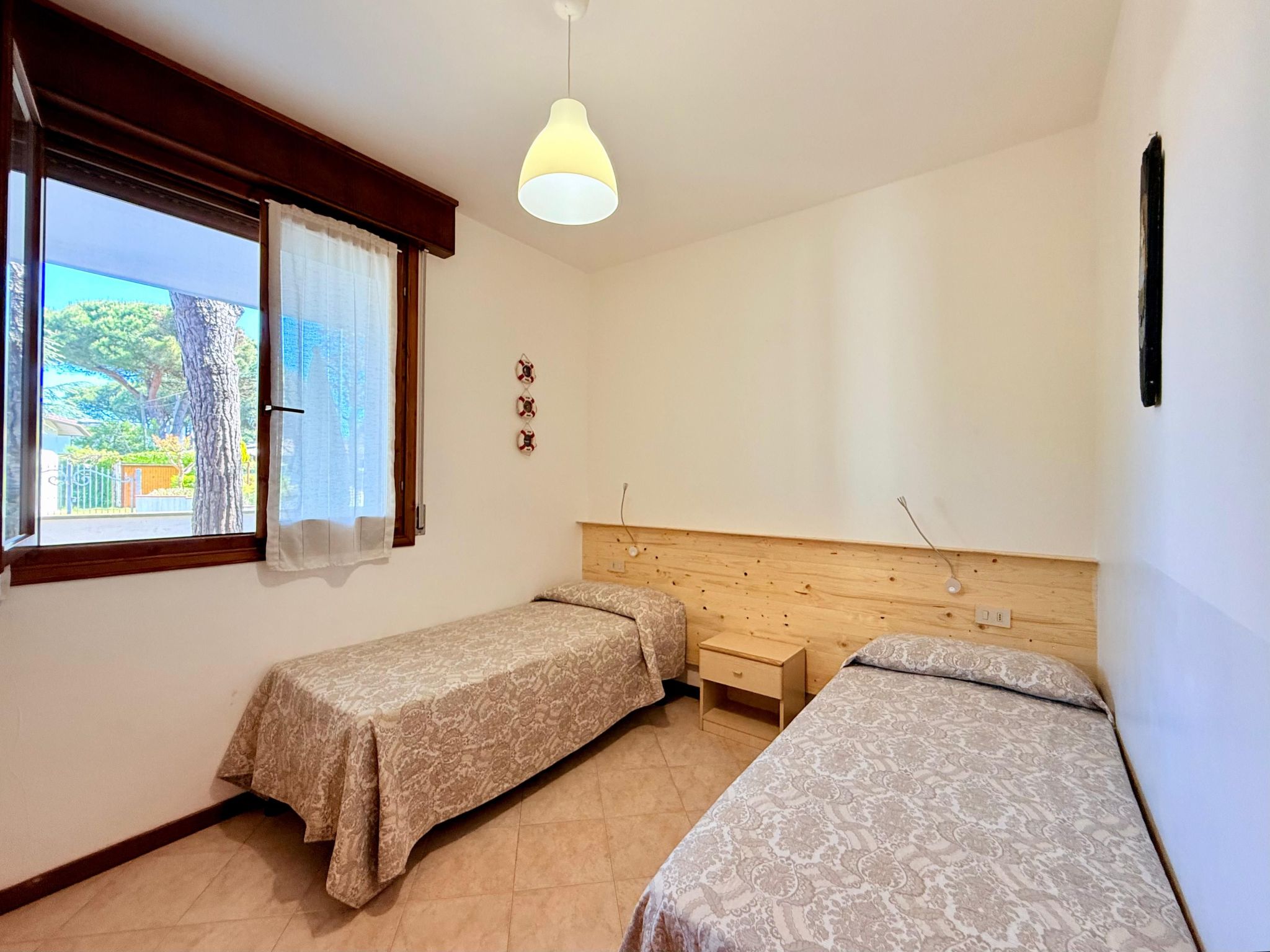 3-Zimmer-Villa, Erdgeschoss, 2 Gärten, Klima-Inside