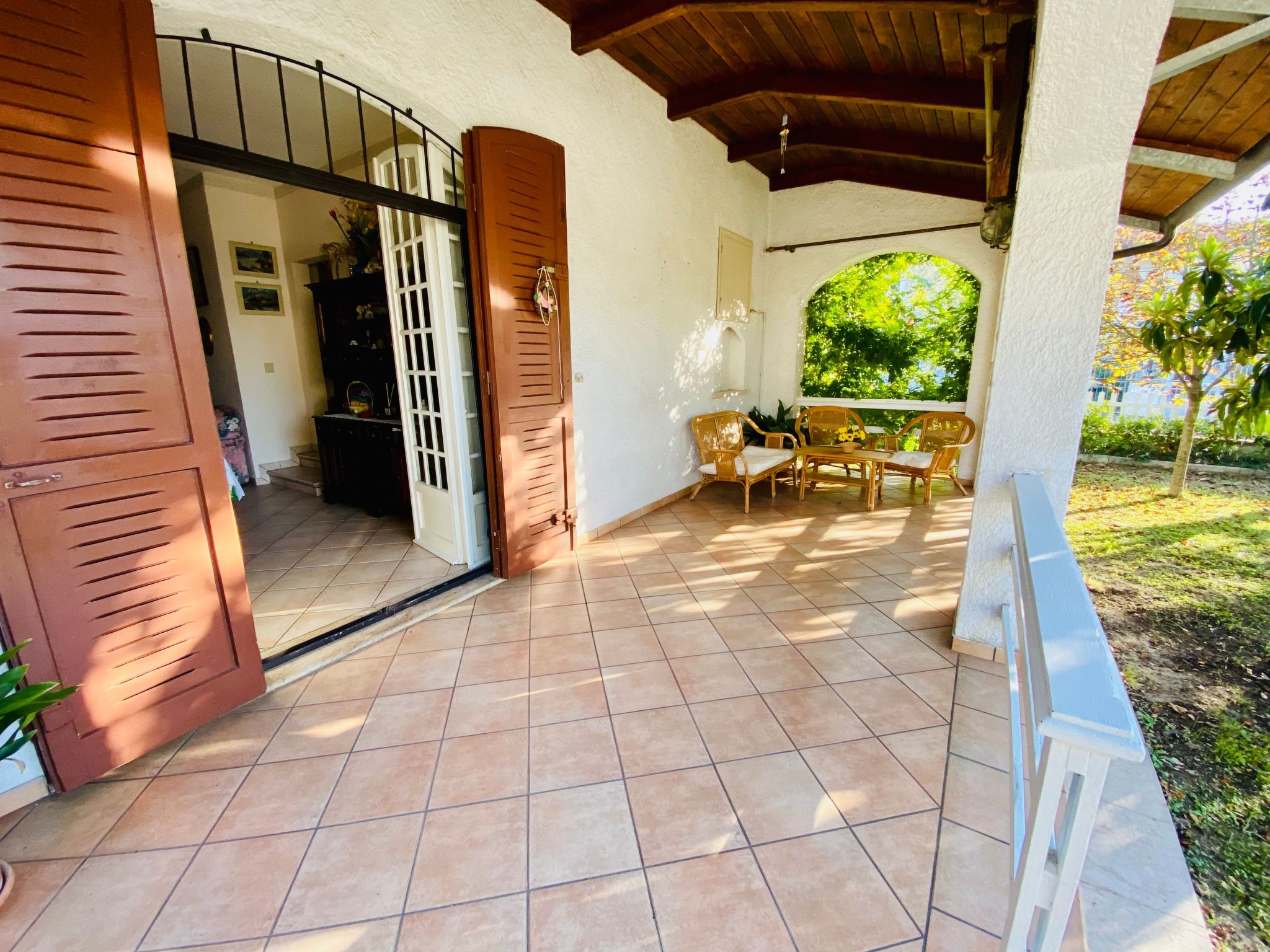 Repräsentative Villa, Klima, 300 Meter vom Meer entfernt-Drinnen