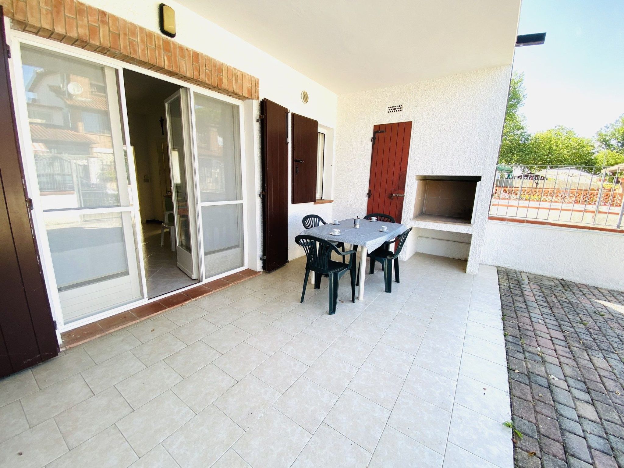 Moderne Villa mit Terrasse, Grill, Privatgarten