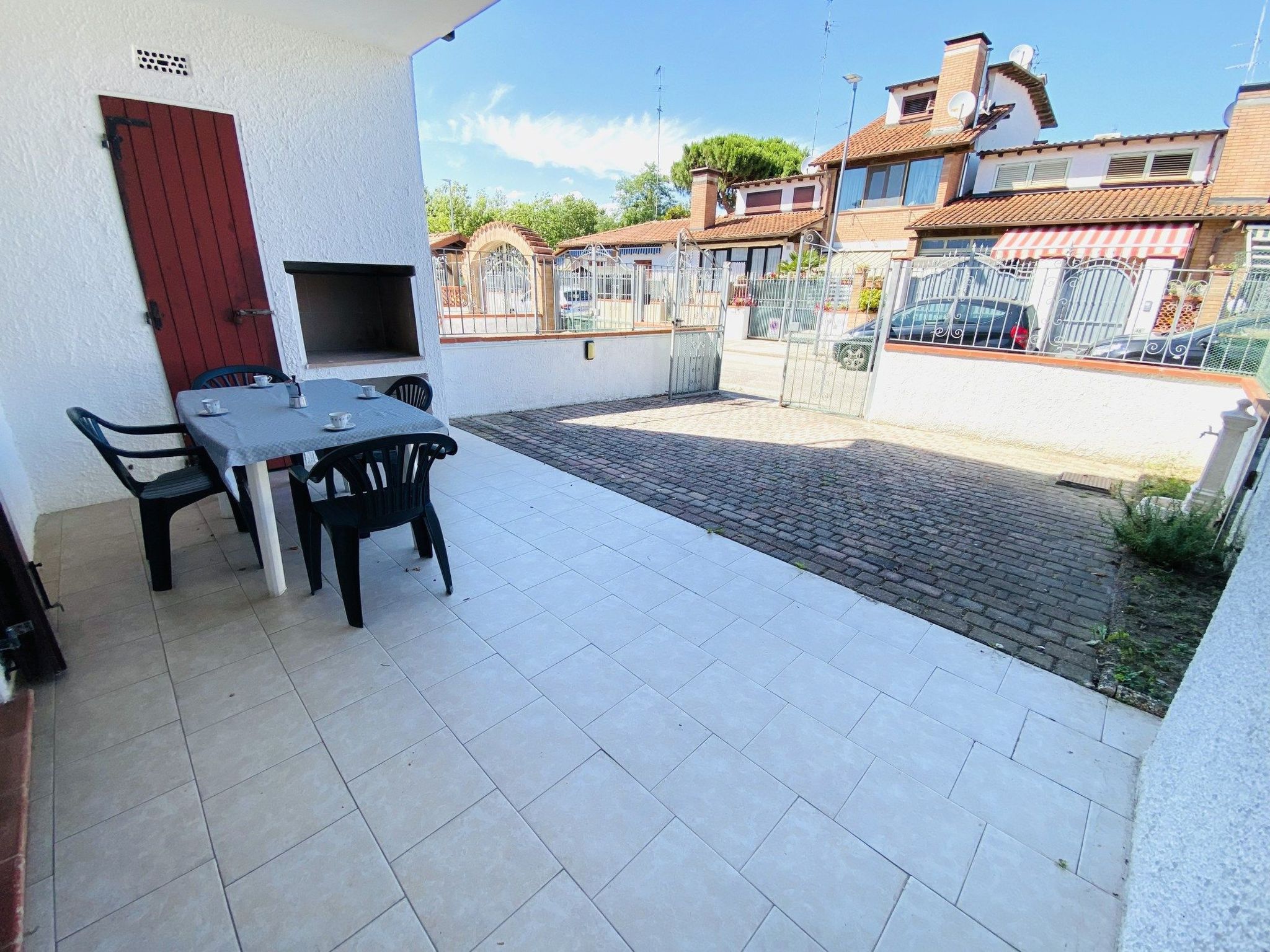 Moderne Villa mit Terrasse, Grill, Privatgarten - Image-tags.info