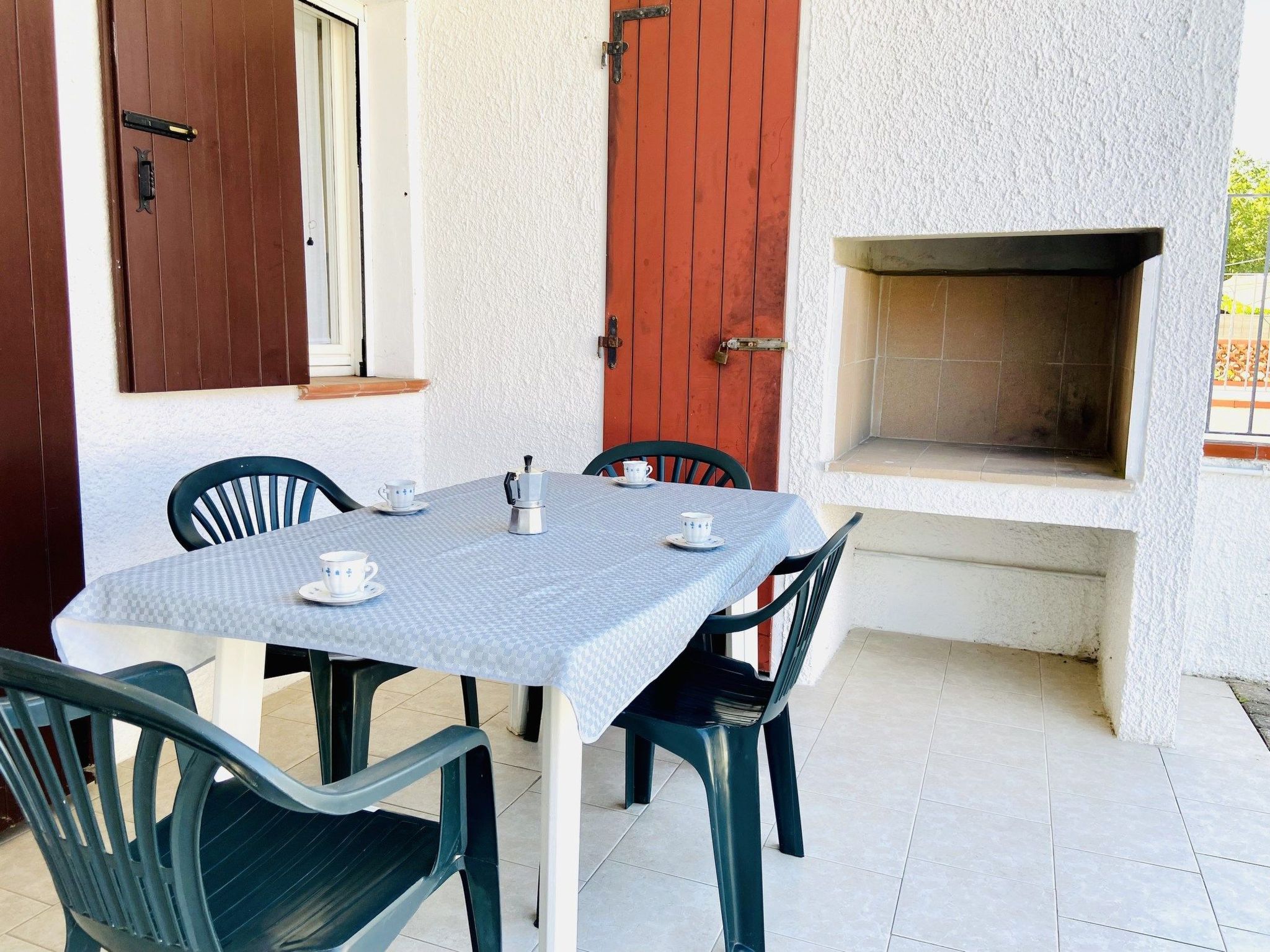 Moderne Villa mit Terrasse, Grill, Privatgarten - Image-tags.info