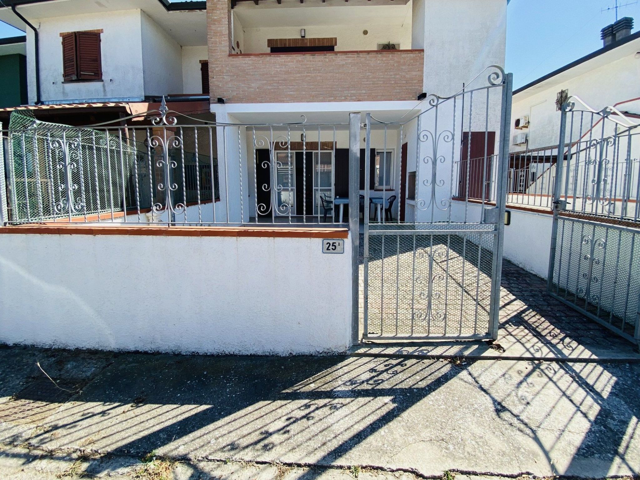 Moderne Villa mit Terrasse, Grill, Privatgarten - Image-tags.info