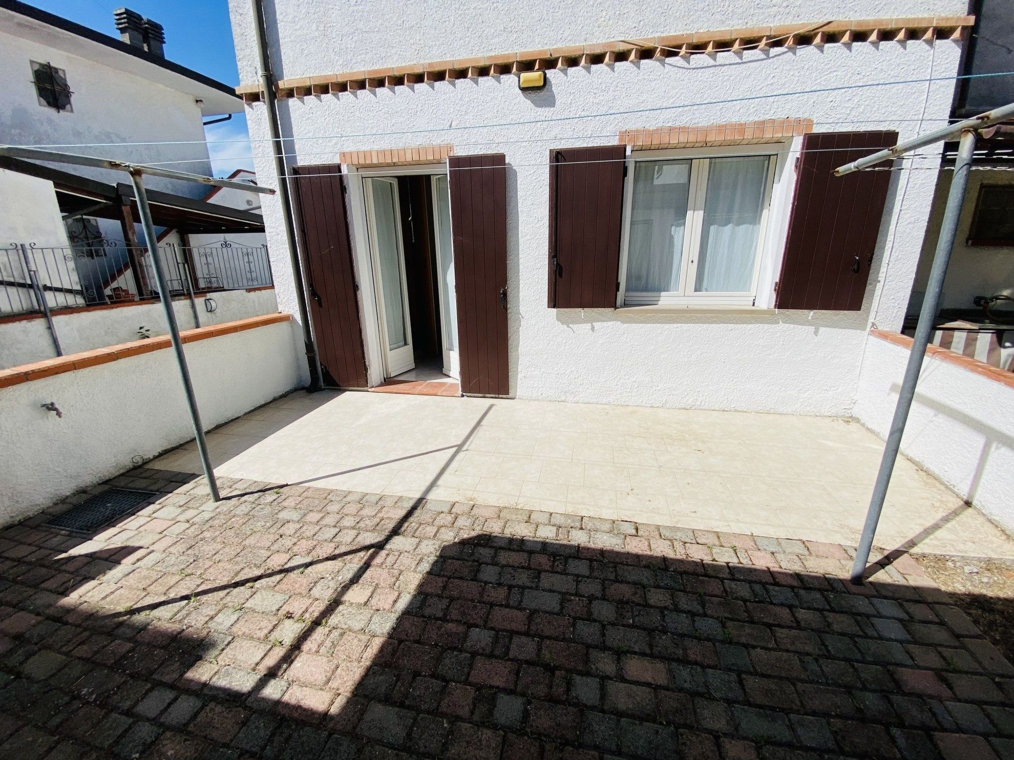 Moderne Villa mit Terrasse, Grill, Privatgarten - Image-tags.info