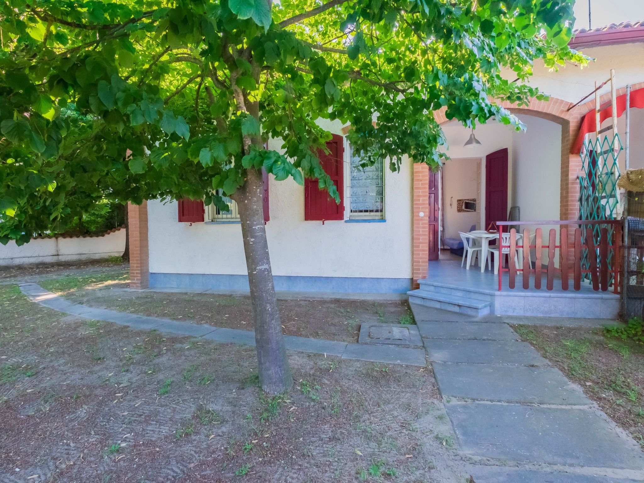 3-Zimmer-Fehaus mit riesigen Eckgarten und Grill, 6 Gäste.