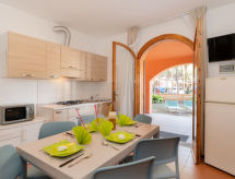 Vrijstaande villa aan zee in Lido di Spina met zwembad, 6 personen - thumbnail 4