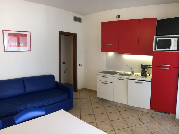 In Lido Di Spina Mit Möbliertem Balkon - Emilia-Romagna