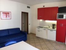 in Lido Di Spina mit Möbliertem Balkon