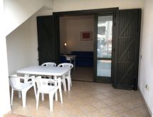 in Lido Di Spina mit Möbliertem Balkon