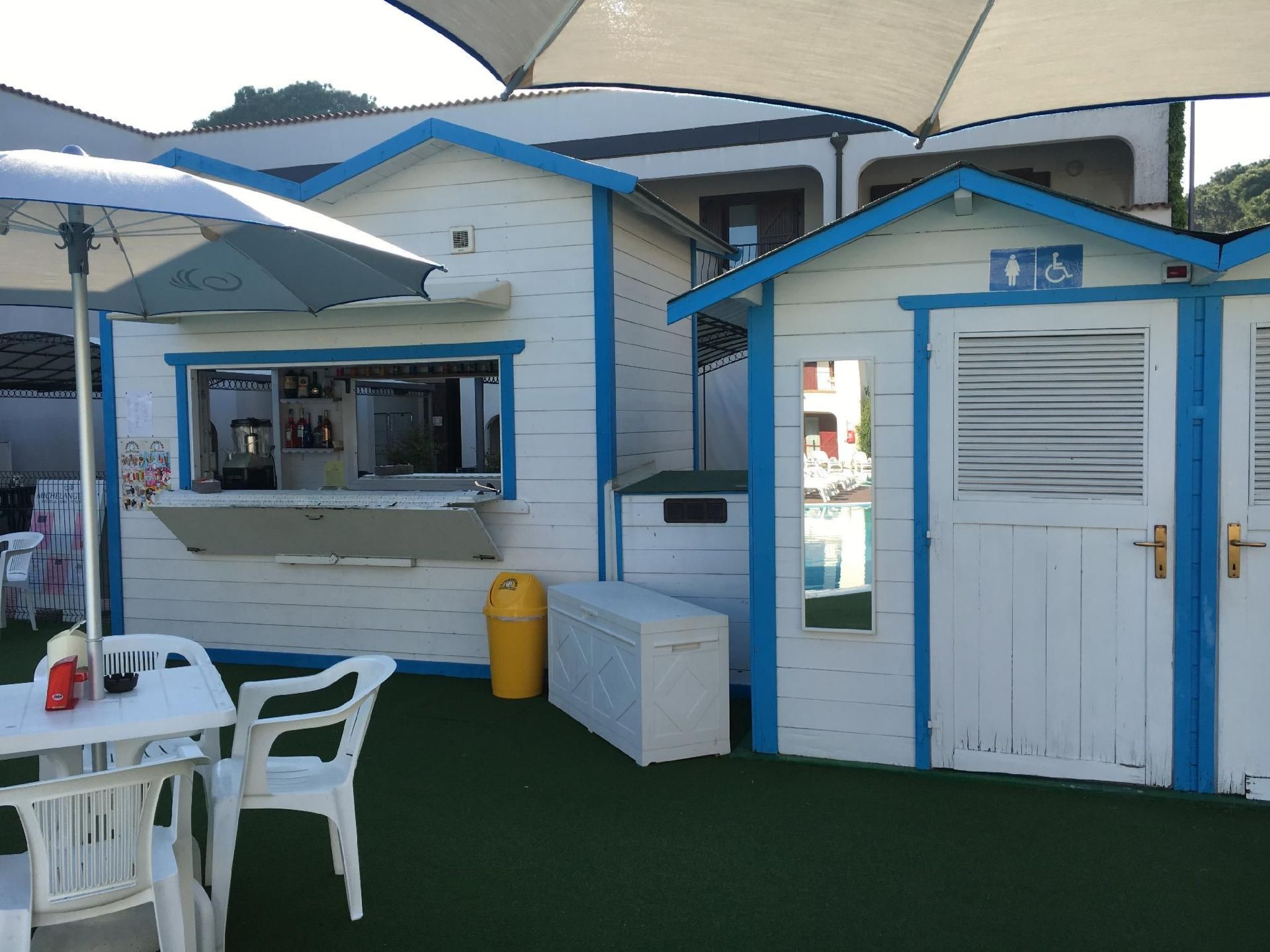 In Lido Di Spina mit Möbliertem Balkon-Buiten