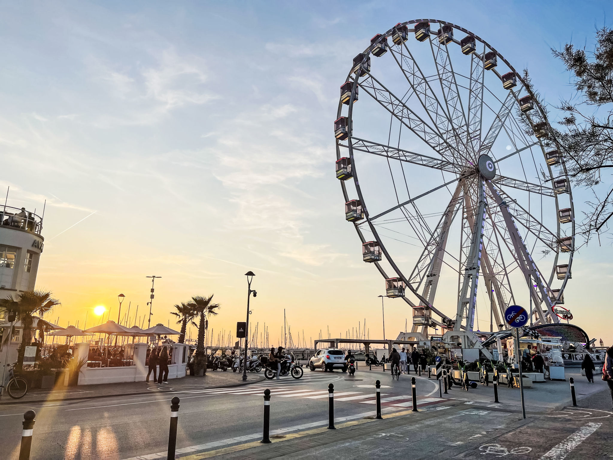 Flacher Strand und Zentrum, Privatparkplatz - Dehors