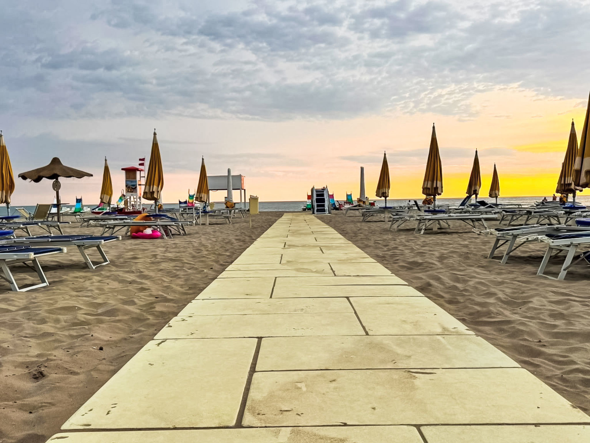 Flacher Strand und Zentrum, Privatparkplatz - Outside