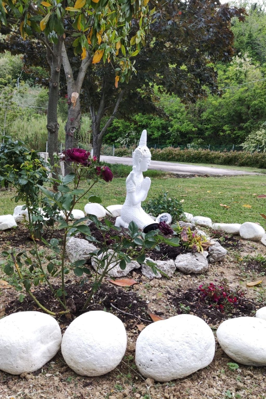 'Dear Peace on the Hill-Dedans