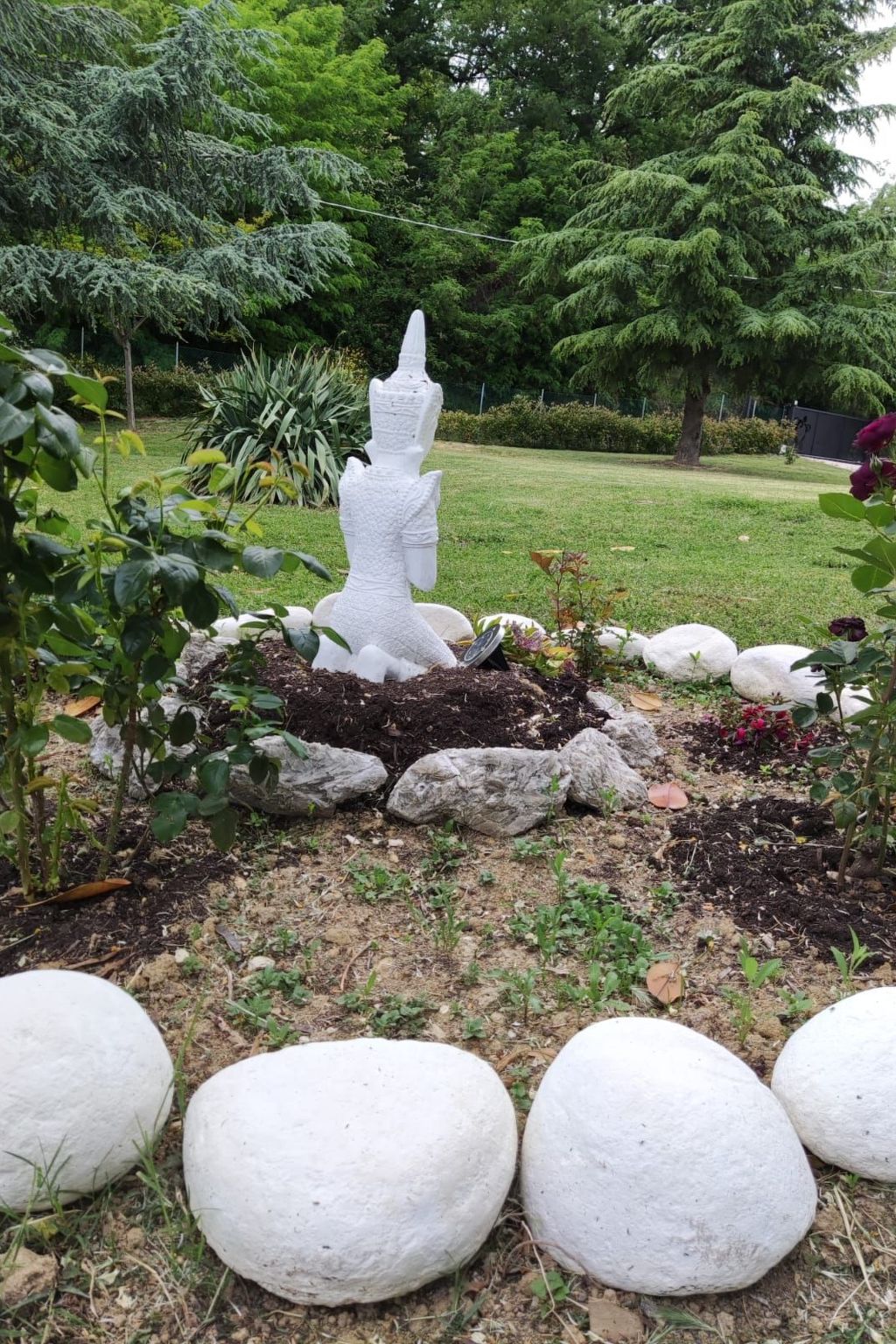 'Dear Peace on the Hill-Dedans