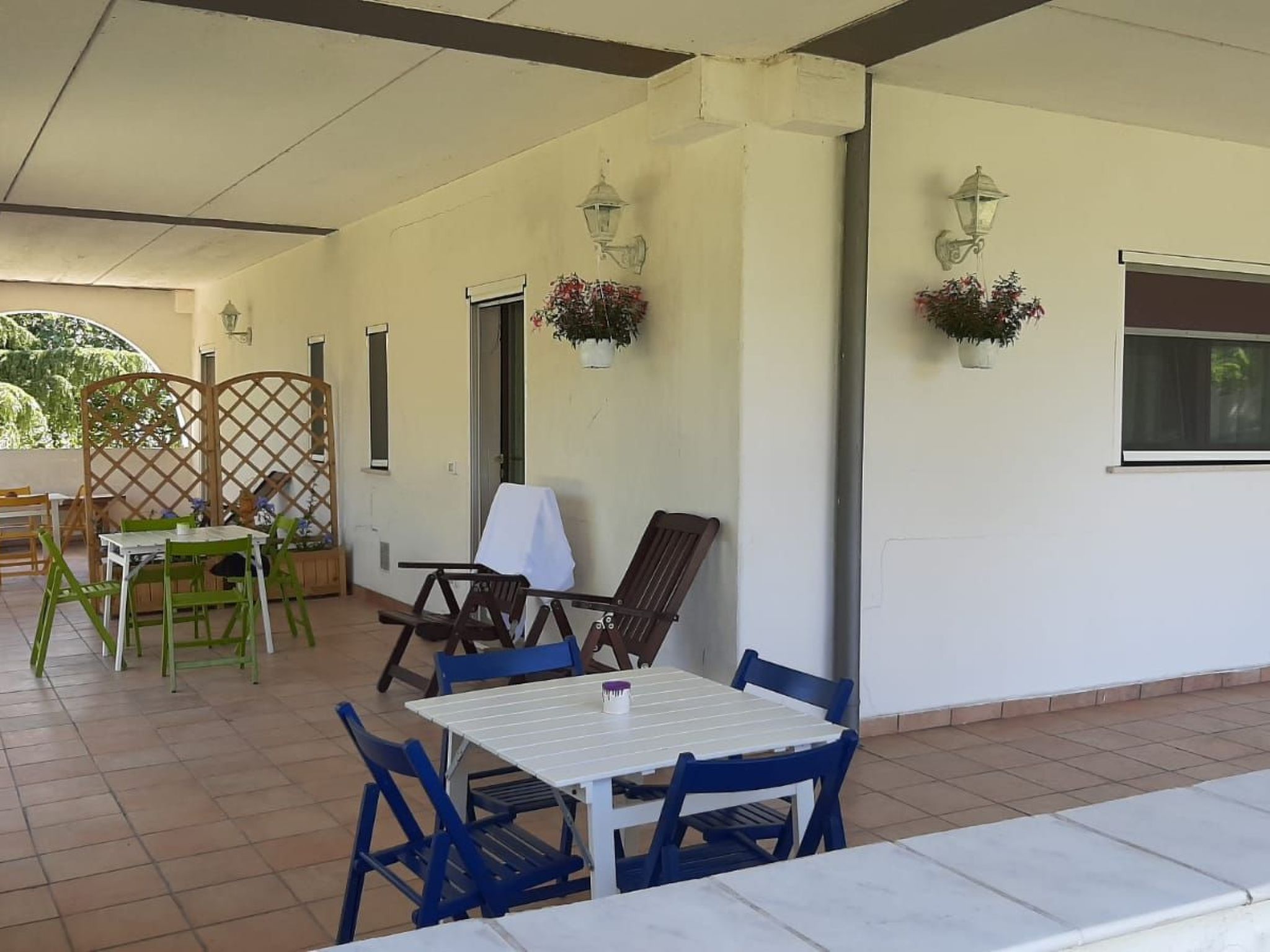 'Dear Peace on the Hill-Dedans