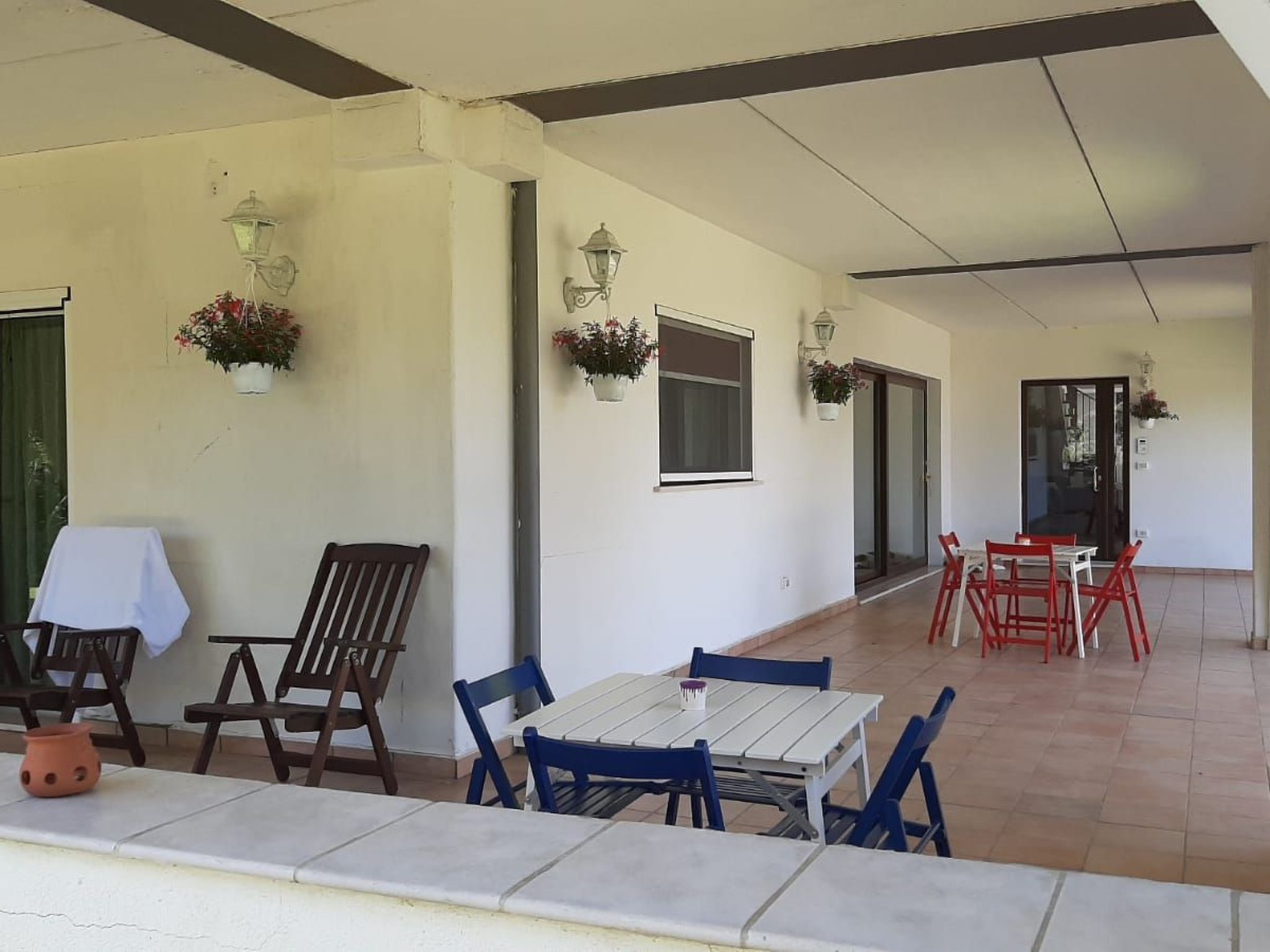 'Dear Peace on the Hill-Dedans