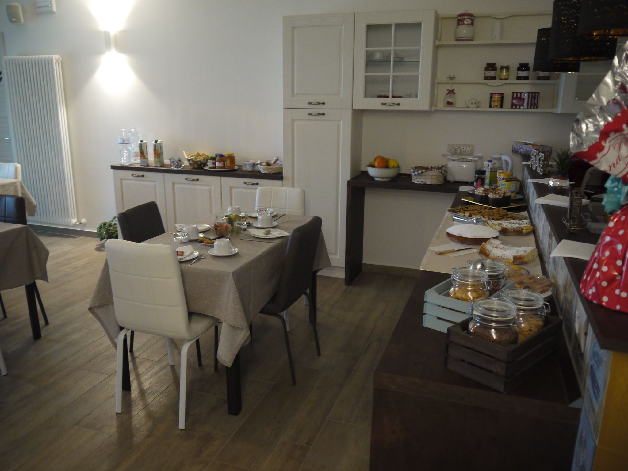 'Dear Peace on the Hill-Dedans