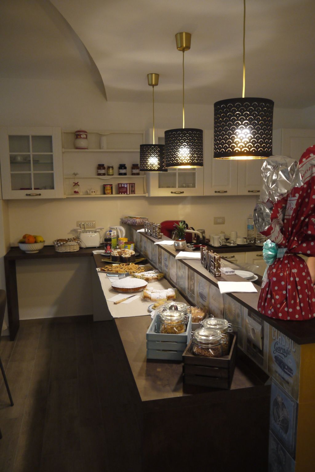 'Dear Peace on the Hill-Dedans