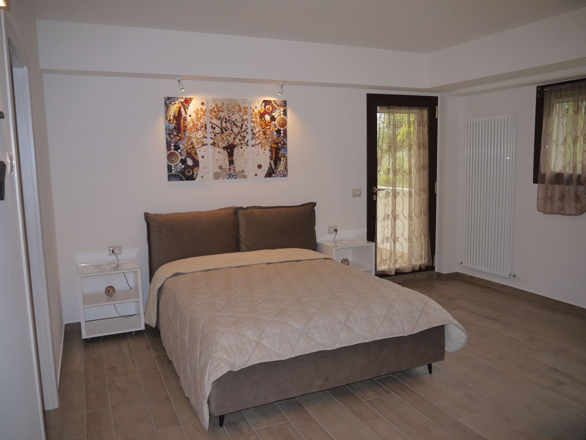 'Dear Peace on the Hill-Dedans