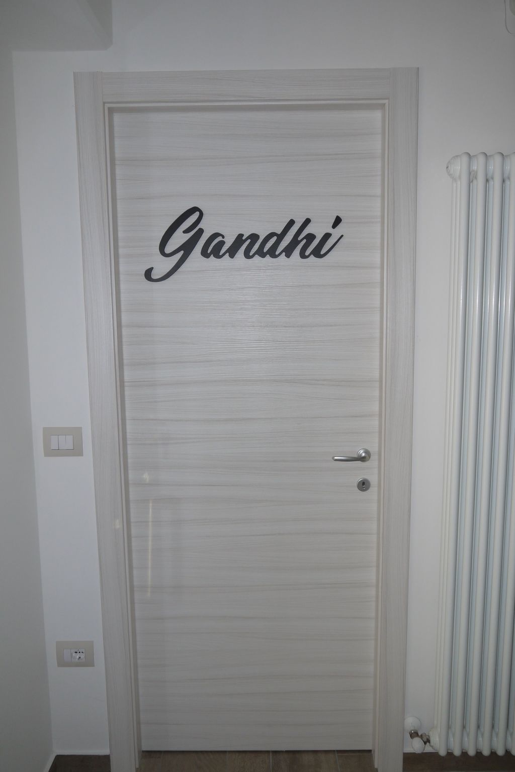 'Dear Peace on the Hill-Dedans