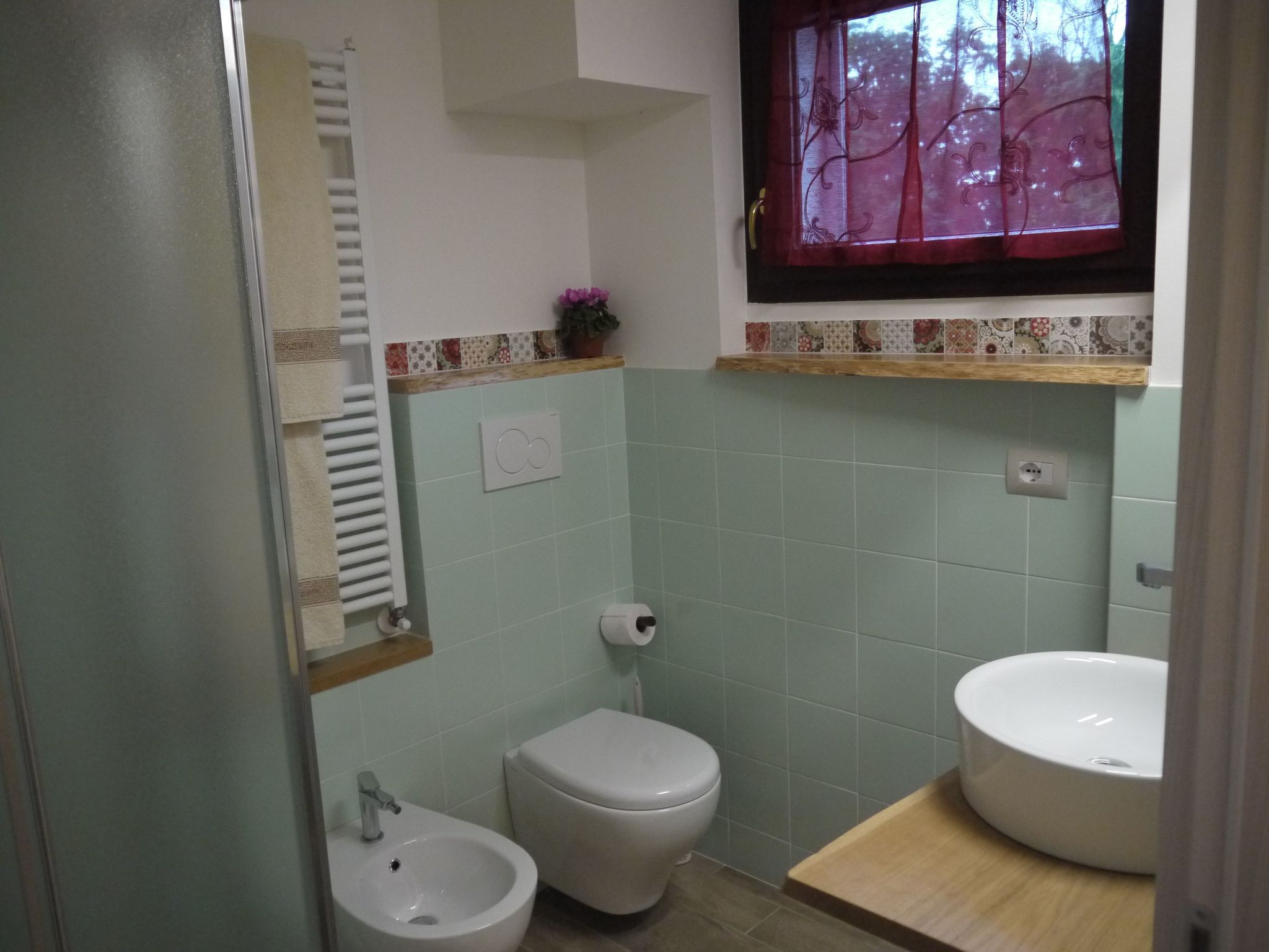 'Dear Peace on the Hill-Dedans