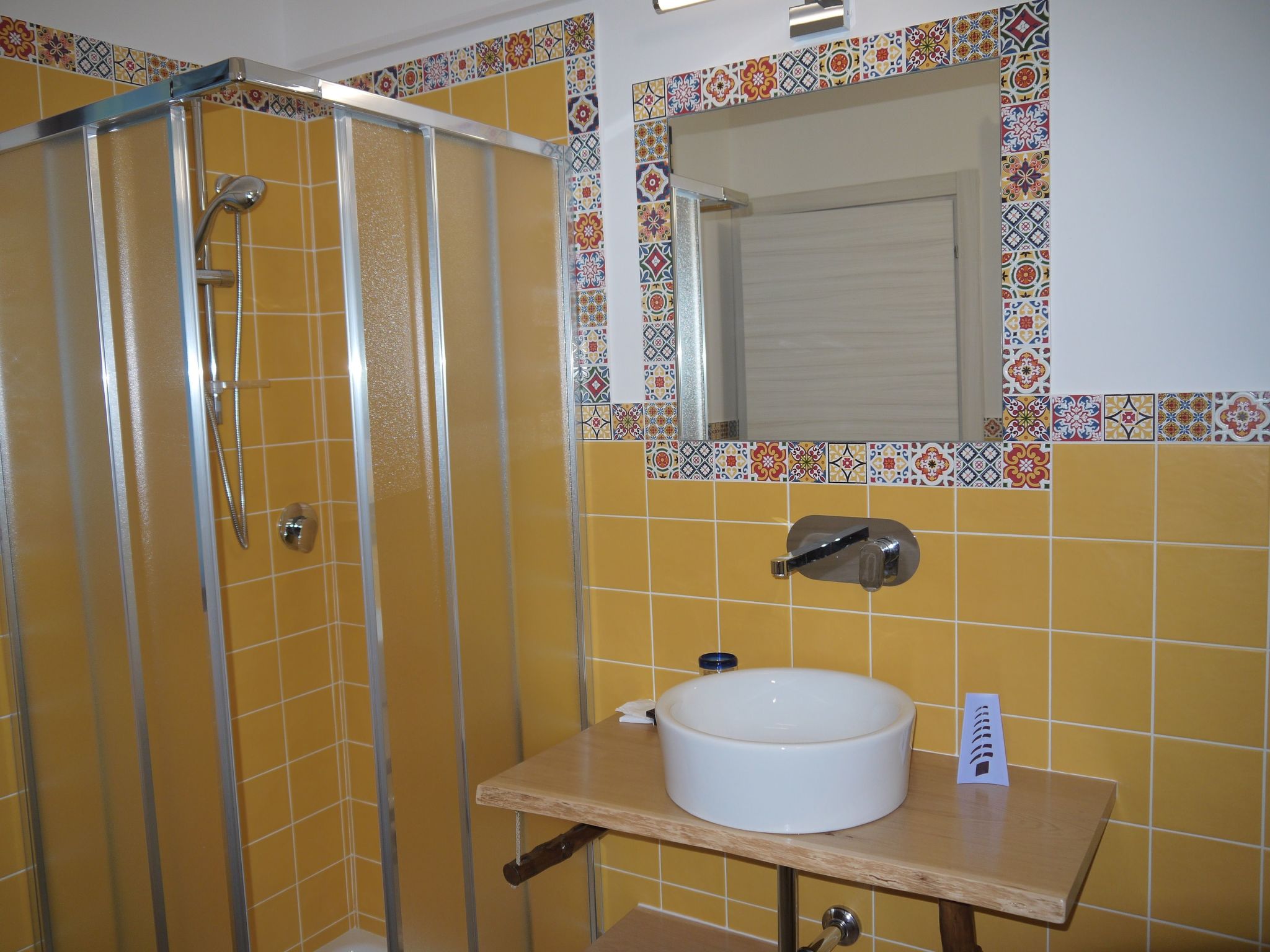 'Dear Peace on the Hill-Dedans