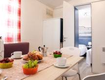 Zonnig Mobil Home voor 5 personen nabij strand van Riccione - thumbnail 4