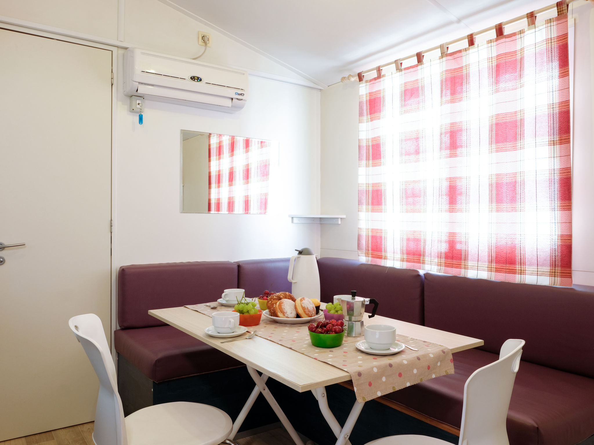 Happy Camp Mobil Homes in Riccione-Dedans