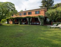 Villa mit privatem, halb versenkbarem Pool in Meeresnähe