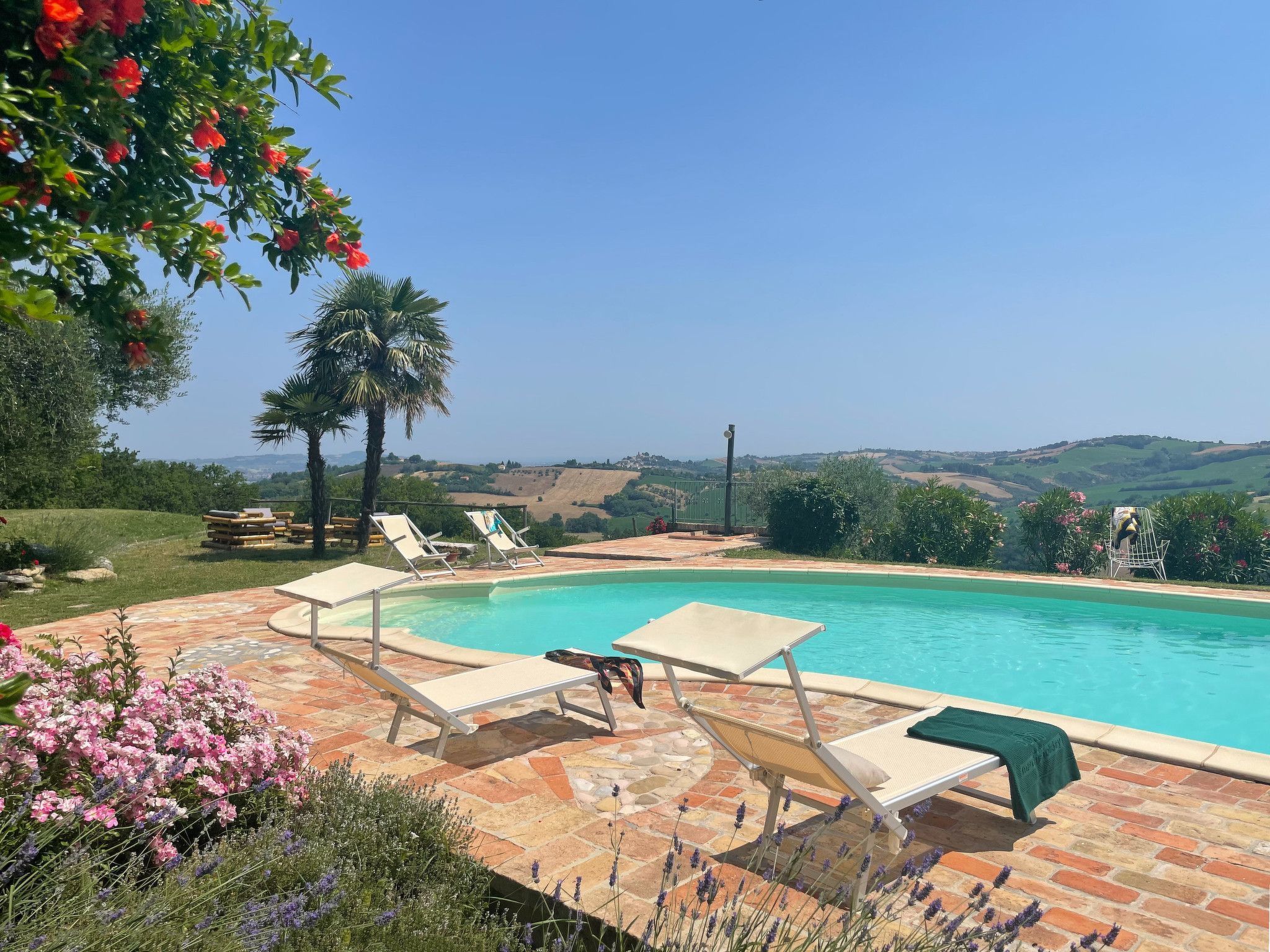 Casa Zefiro Marche Holiday Villas, privater Pool