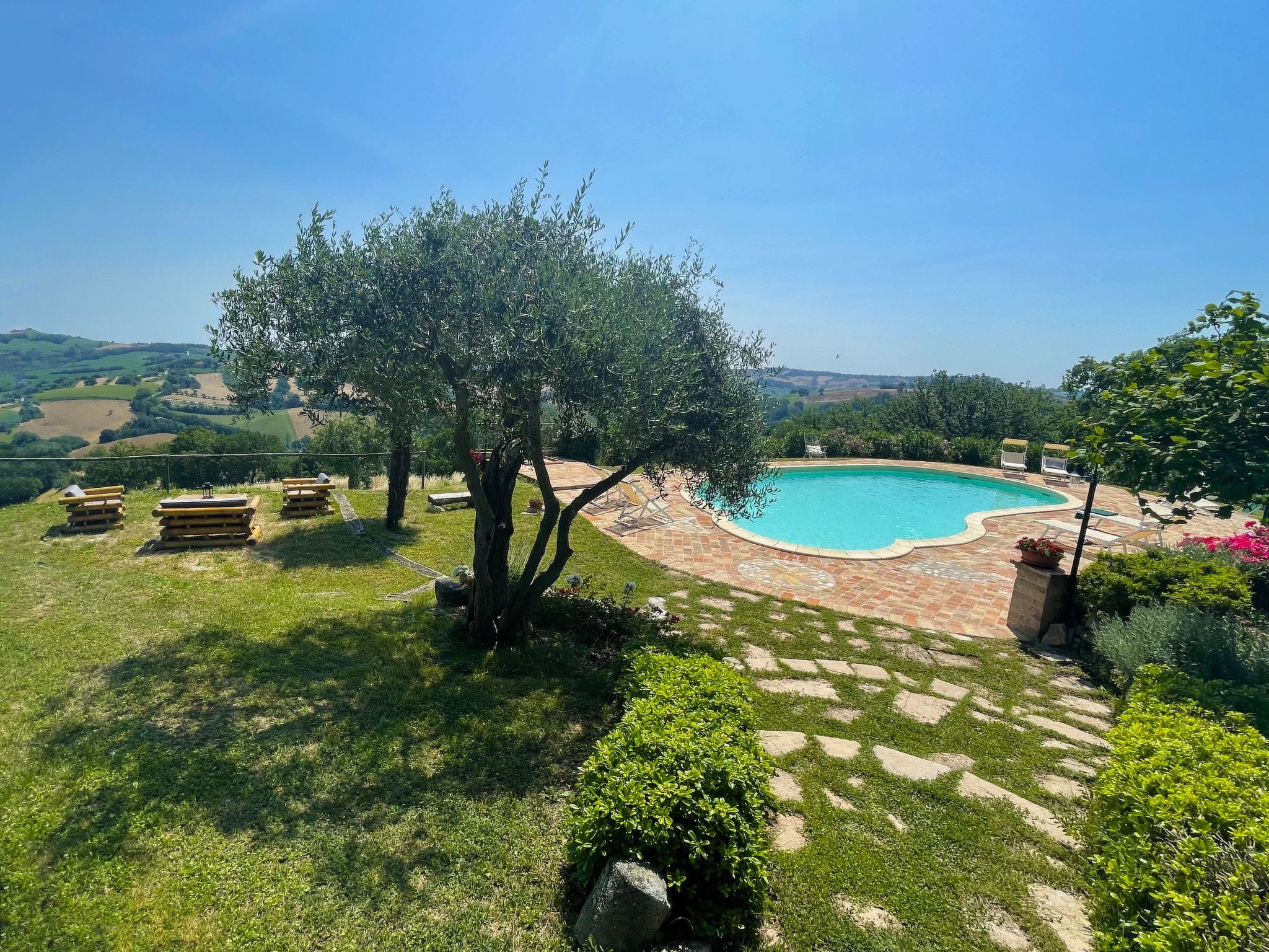Casa Zefiro Marche Holiday Villas, privater Pool-Binnen