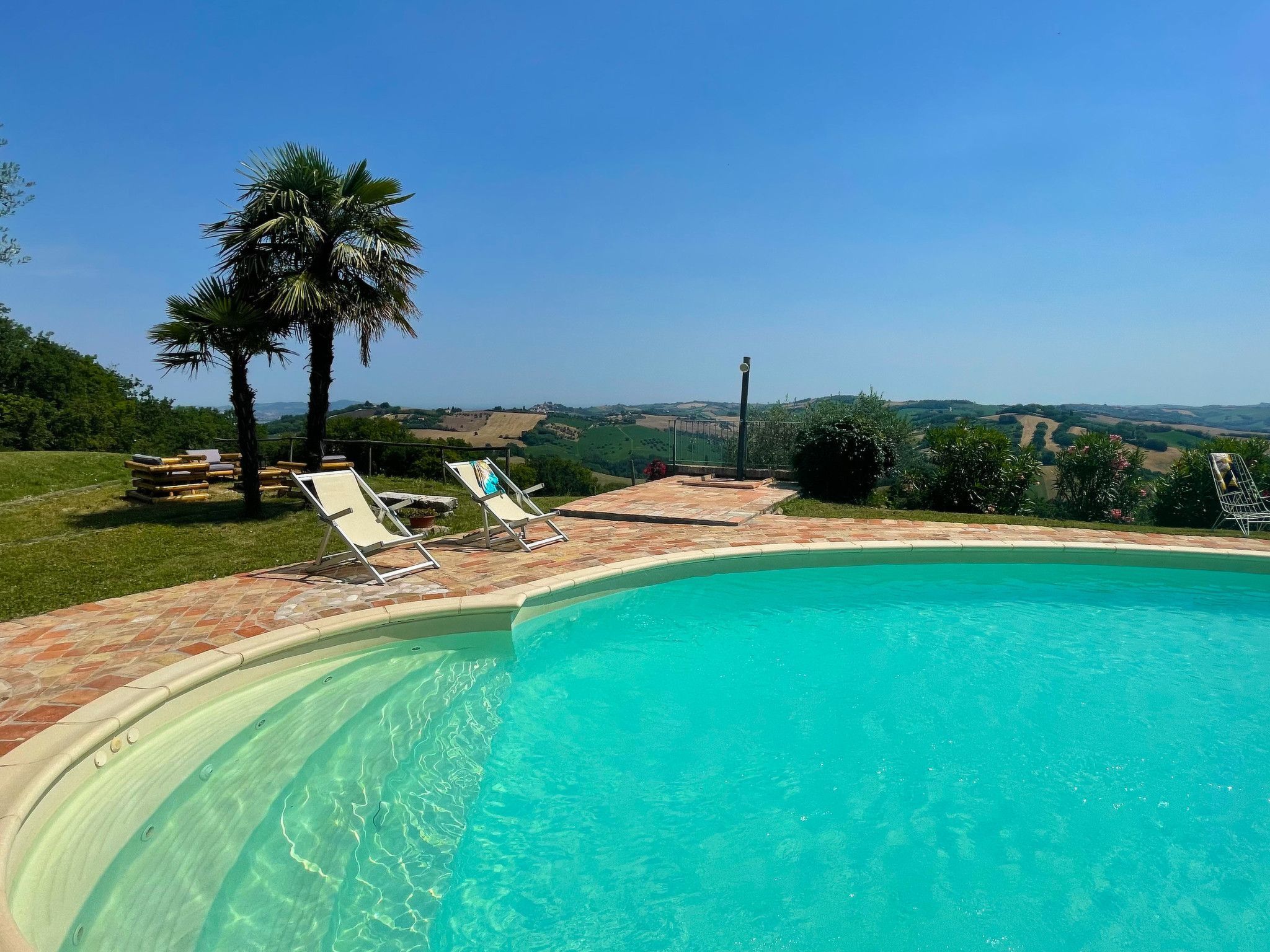 Casa Zefiro Marche Holiday Villas, privater Pool-Binnen
