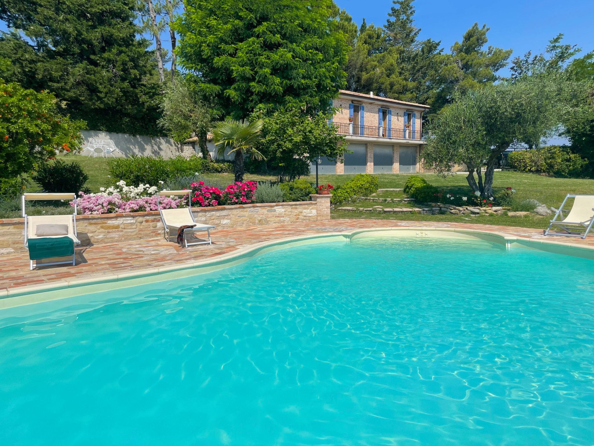 Casa Zefiro Marche Holiday Villas, privater Pool-Binnen