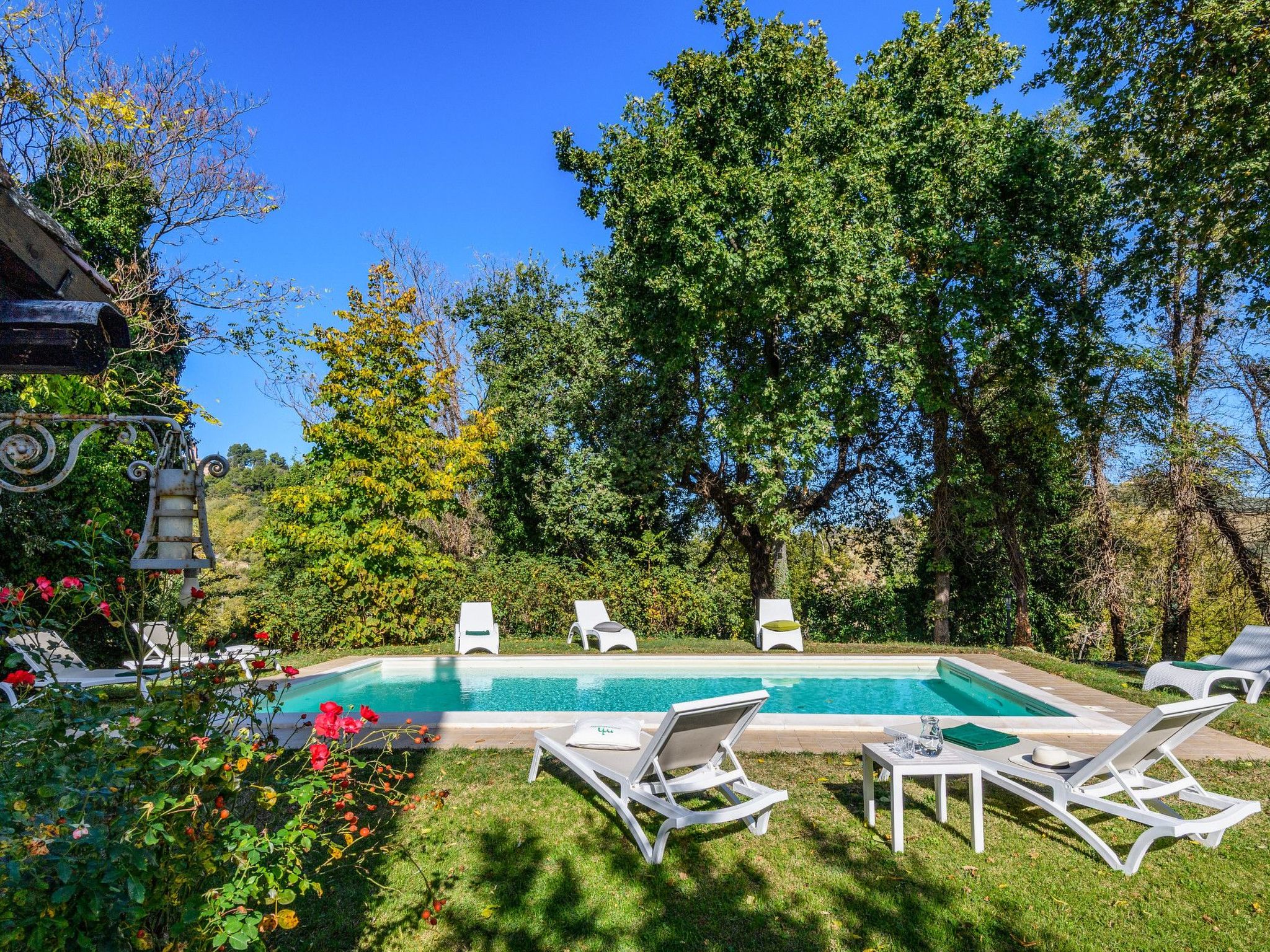 Licht unter den Buchen, Marche Urlaub, privater Pool-Dedans